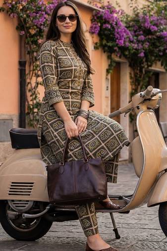 Women Ethnic Motifs Printed Regular Thread Work  Cotton Kurta with Trousers