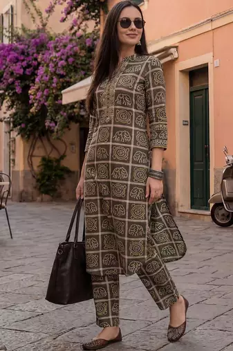 Women Ethnic Motifs Printed Regular Thread Work Pure Cotton Kurta with Trousers