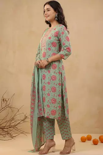 Women Floral Printed Regular Thread Work Kurta with Trousers & With Dupatta