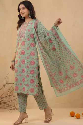 Women Floral Printed Regular Thread Work Kurta with Trousers & With Dupatta