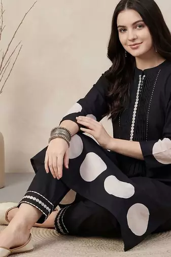Women Dyed Tiered Thread Work Pure Cotton Kurta with Trousers
