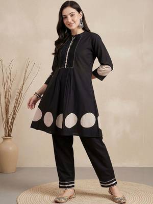 Women Dyed Tiered Thread Work Pure Cotton Kurta with Trousers 3