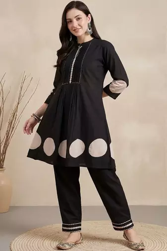 Women Dyed Tiered Thread Work Pure Cotton Kurta with Trousers