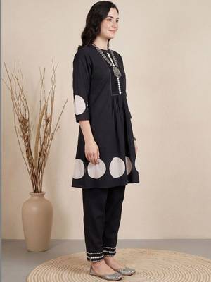 Women Dyed Tiered Thread Work Pure Cotton Kurta with Trousers 4