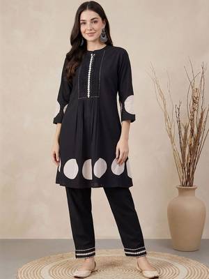 Women Dyed Tiered Thread Work Pure Cotton Kurta with Trousers 5