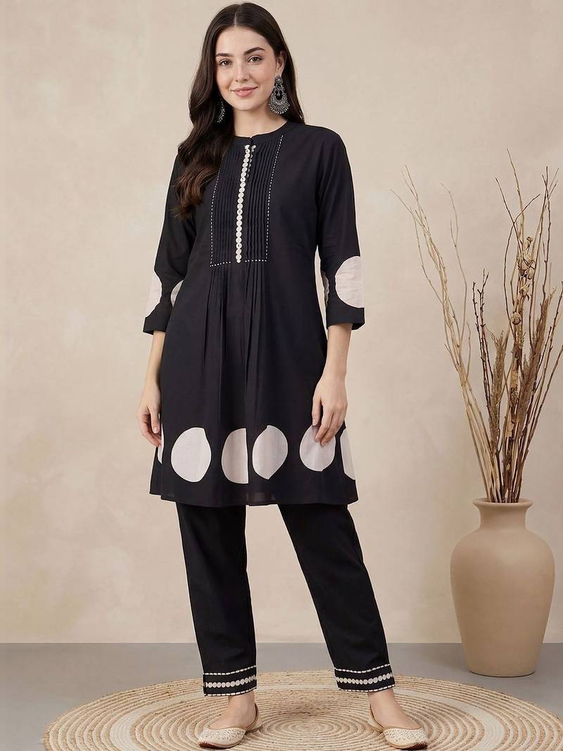 Women Dyed Tiered Thread Work Pure Cotton Kurta with Trousers