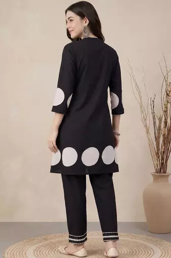 Women Dyed Tiered Thread Work Pure Cotton Kurta with Trousers