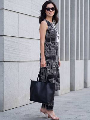 Women Printed Regular Pure Cotton Kurta with Trousers 4