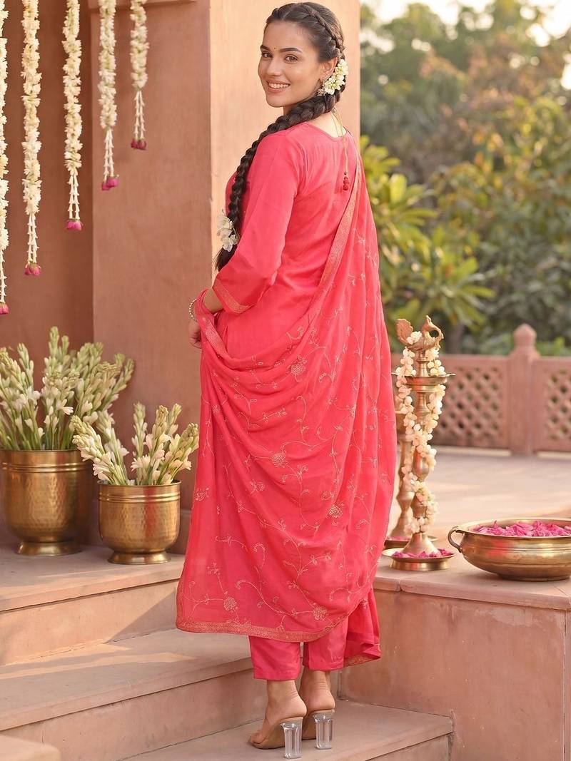 Women Ethnic Motifs Printed Regular Kurta with Trousers & With Dupatta