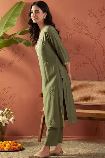 Women Ethnic Motifs Embroidered Regular Thread Work Kurta with Trousers