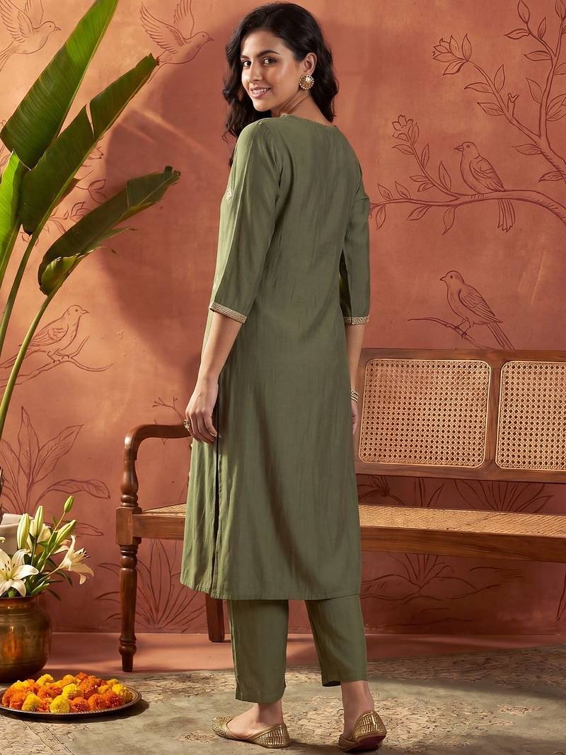 Women Ethnic Motifs Embroidered Regular Thread Work Kurta with Trousers
