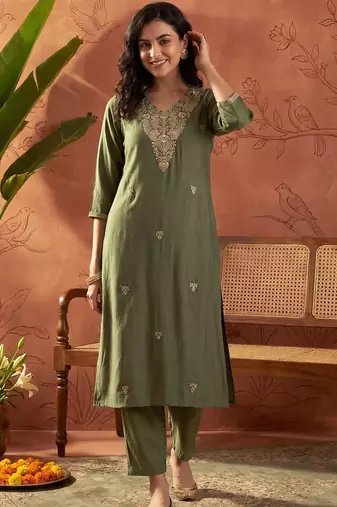 Women Ethnic Motifs Embroidered Regular Thread Work Kurta with Trousers