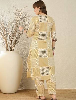 Women Printed Regular Pure Cotton Kurta with Trousers 4