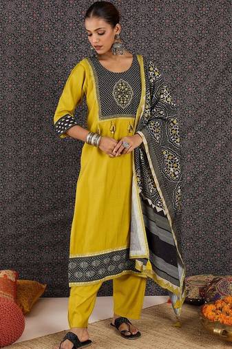 Women Ethnic Motifs Printed Regular Thread Work Kurta with Pyjamas & With Dupatta