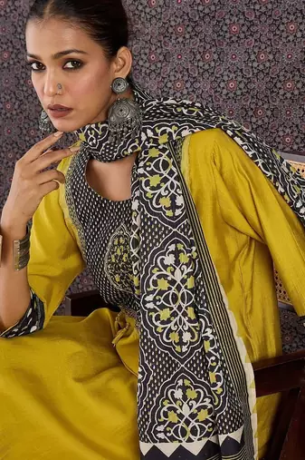 Women Ethnic Motifs Printed Regular Thread Work Kurta with Pyjamas & With Dupatta
