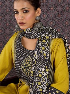 Women Ethnic Motifs Printed Regular Thread Work Kurta with Pyjamas & With Dupatta 4