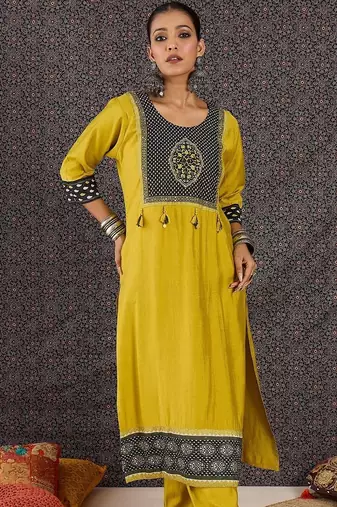 Women Ethnic Motifs Printed Regular Thread Work Kurta with Pyjamas & With Dupatta
