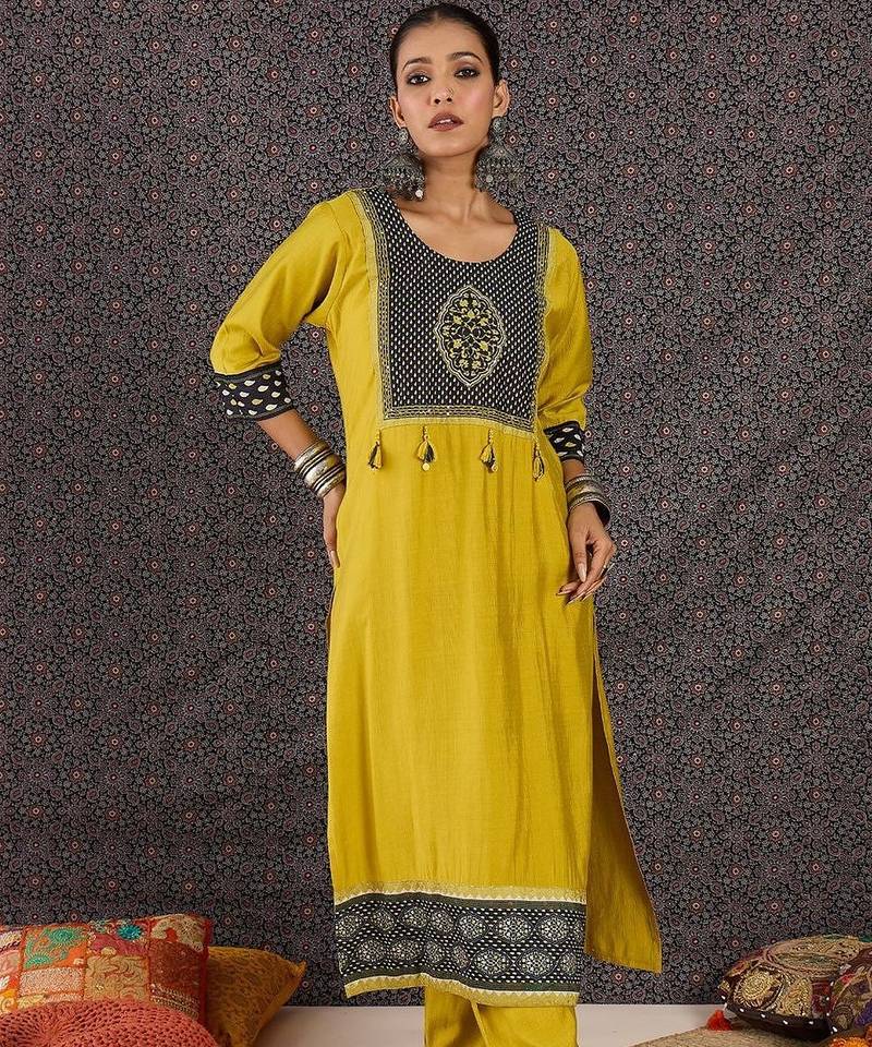 Women Ethnic Motifs Printed Regular Thread Work Kurta with Pyjamas & With Dupatta