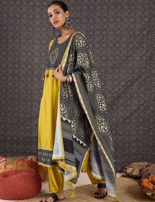 Women Ethnic Motifs Printed Regular Thread Work Kurta with Pyjamas & With Dupatta 6