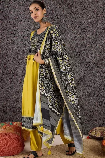 Women Ethnic Motifs Printed Regular Thread Work Kurta with Pyjamas & With Dupatta
