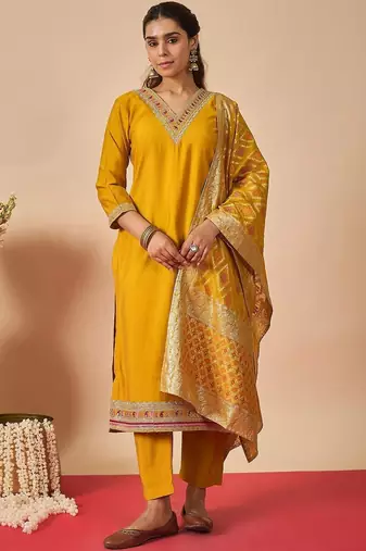 Women Ethnic Motifs Embroidered Regular Thread Work Kurta with Trousers & With Dupatta