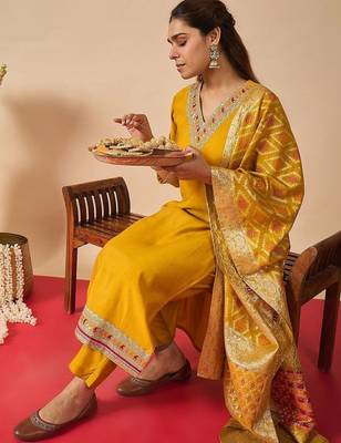 Women Ethnic Motifs Embroidered Regular Thread Work Kurta with Trousers & With Dupatta 6