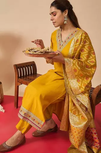Women Ethnic Motifs Embroidered Regular Thread Work Kurta with Trousers & With Dupatta