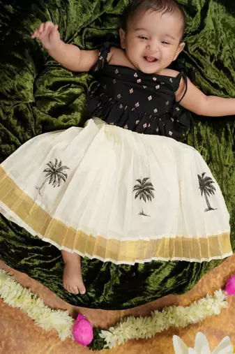 Thengu printed top and skirt