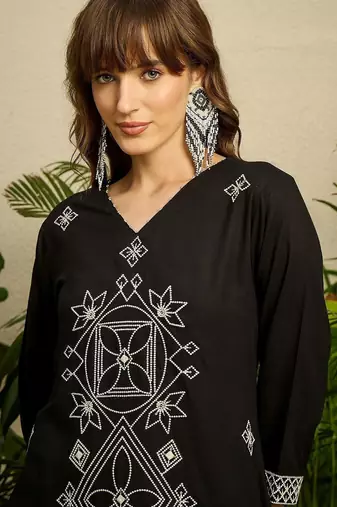 Women Ethnic Motifs Embroidered Regular Thread Work Kurta with Trousers
