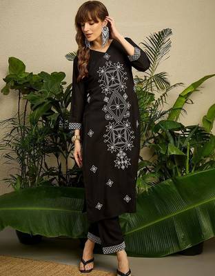 Women Ethnic Motifs Embroidered Regular Thread Work Kurta with Trousers 3