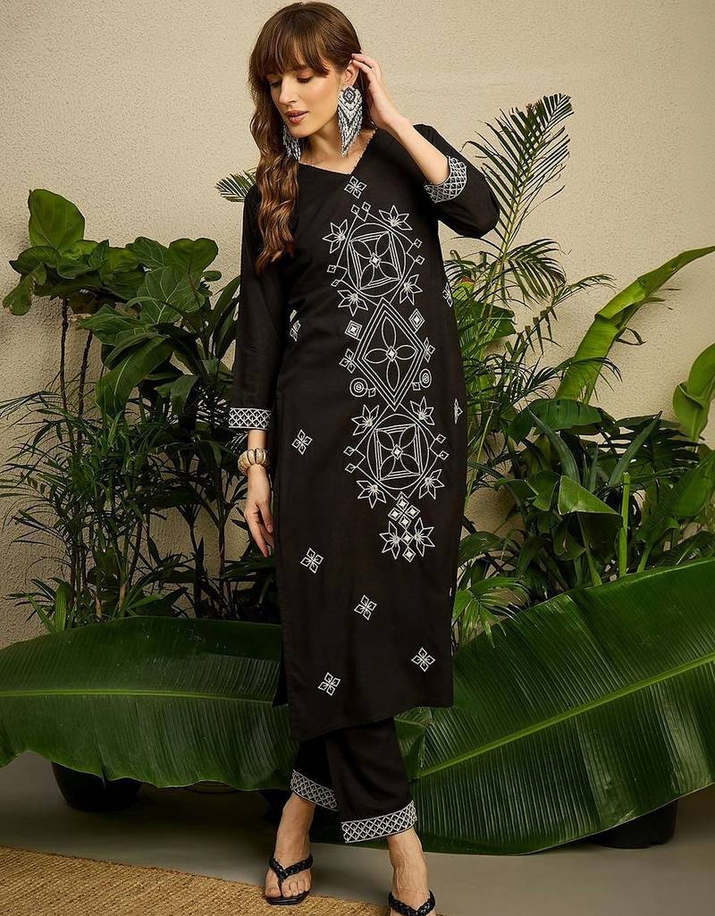 Women Ethnic Motifs Embroidered Regular Thread Work Kurta with Trousers