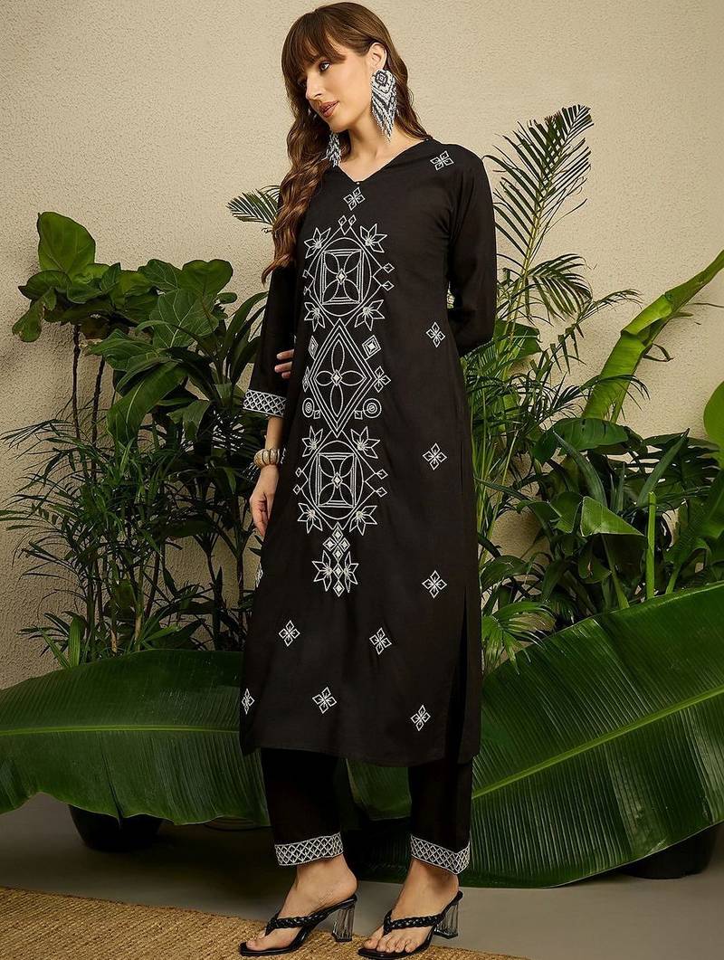 Women Ethnic Motifs Embroidered Regular Thread Work Kurta with Trousers