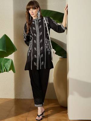 Women Ethnic Motifs Embroidered Regular Thread Work Kurta with Trousers 1