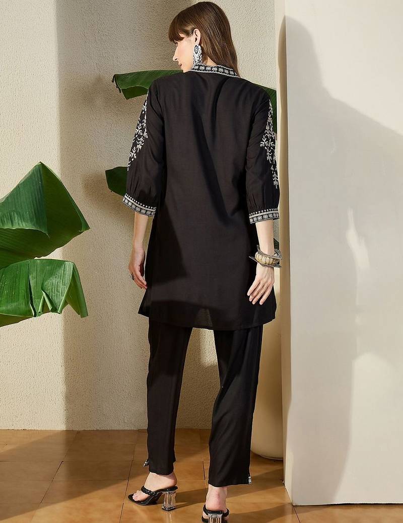 Women Ethnic Motifs Embroidered Regular Thread Work Kurta with Trousers