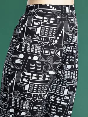 Women Printed Regular Pure Cotton Kurta with Trousers 5