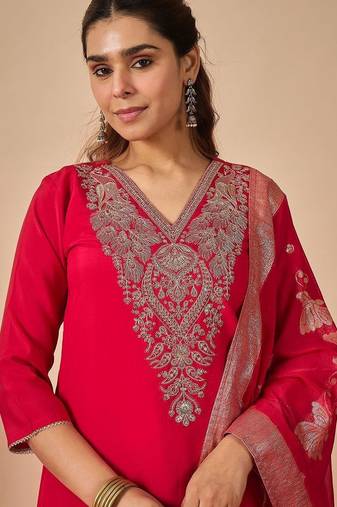 Women Ethnic Motifs Embroidered Regular Thread Work Kurta with Trousers & With Dupatta