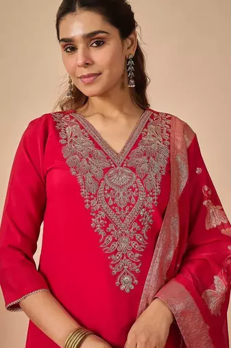Women Ethnic Motifs Embroidered Regular Thread Work Kurta with Trousers & With Dupatta