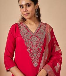 Women Ethnic Motifs Embroidered Regular Thread Work Kurta with Trousers & With Dupatta