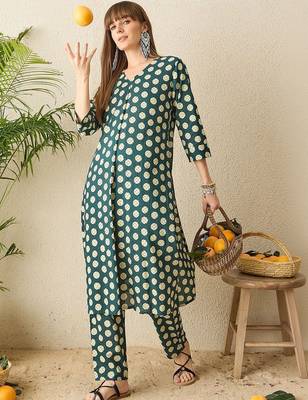 Women Printed Regular Pure Cotton Kurta with Trousers 1