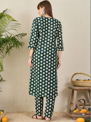 Women Printed Regular Pure Cotton Kurta with Trousers 4