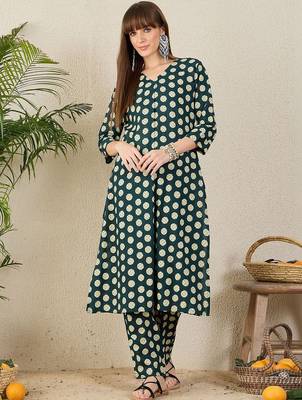 Women Printed Regular Pure Cotton Kurta with Trousers 6