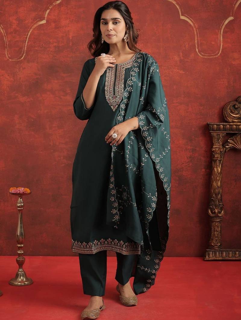 Women Ethnic Motifs Embroidered Regular Thread Work Kurta with Trousers & With Dupatta