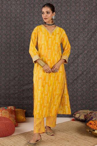 Women Ethnic Motifs Printed Regular Chanderi Silk Kurta with Trousers & With Dupatta