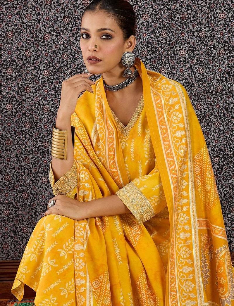 Women Ethnic Motifs Printed Regular Chanderi Silk Kurta with Trousers & With Dupatta