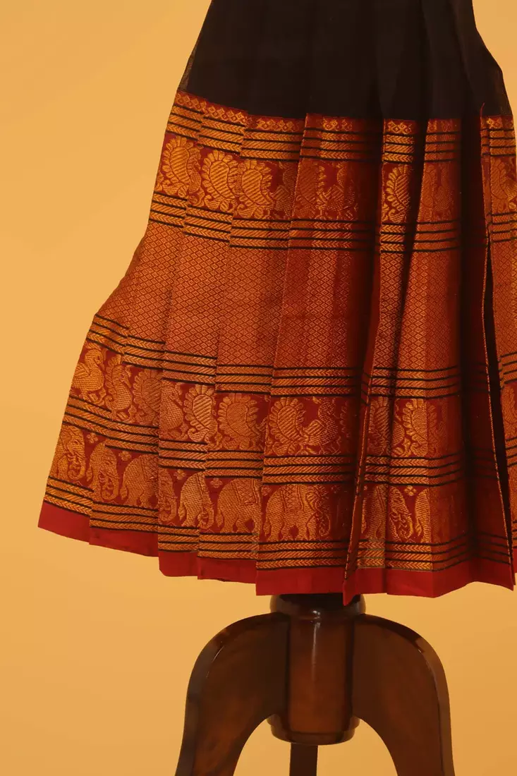 black narayanipattu skirt and top