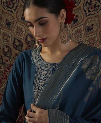 Women Ethnic Motifs Embroidered Regular Thread Work Kurta with Trousers & With Dupatta 3