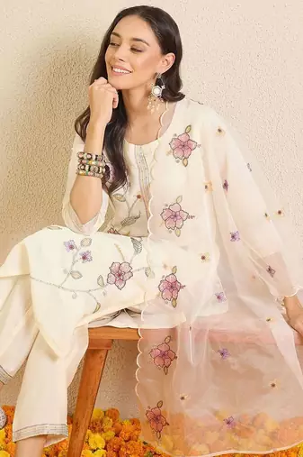 Women Floral Embroidered Regular Thread Work Kurta with Trousers & With Dupatta