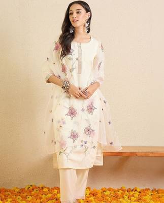 Women Floral Embroidered Regular Thread Work Kurta with Trousers & With Dupatta 5