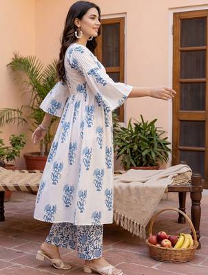 Women Floral Printed Empire Thread Work Pure Cotton Kurta with Palazzos 3
