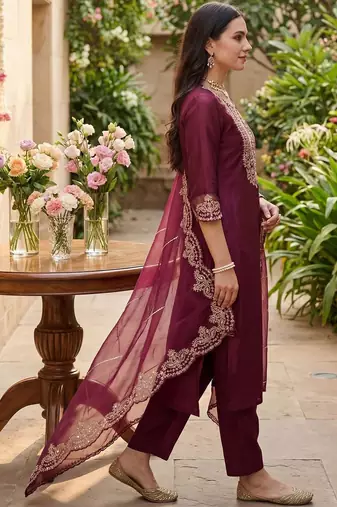 Women Ethnic Motifs Embroidered Regular Thread Work Liva Kurta with Trousers & With Dupatta